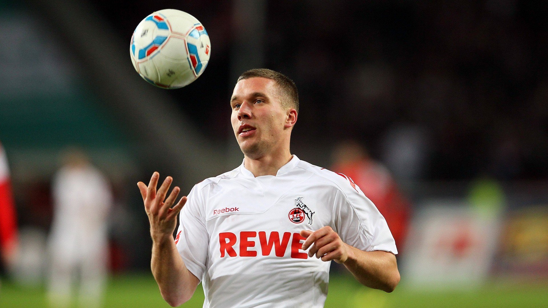 APP下载 LY Sports-花样滑冰演出尝试沉浸式剧场模式，花样滑冰场景